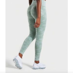 GYMSHARK CAMO SEAMLESS LEGGINGS - SAGE GREEN